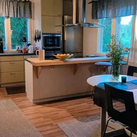 Дом отдыха Beautiful 4 Bed In Elimaki With Wood Sauna Koivisto (Lapinjarvi)